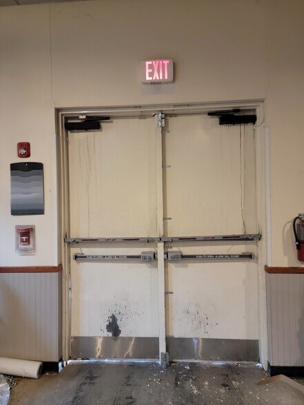 More Photos Of 856 S Alma School Rd, Mesa Freestanding For Sale