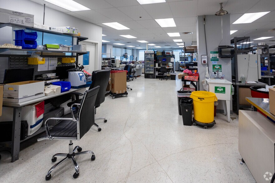 More Photos Of 35 E Blancke St, Linden Medical For Lease