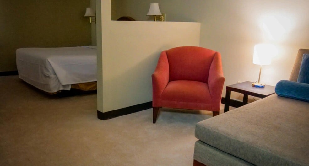 More Photos Of 9645 Natural Bridge Rd, Saint Louis Hotel For Sale