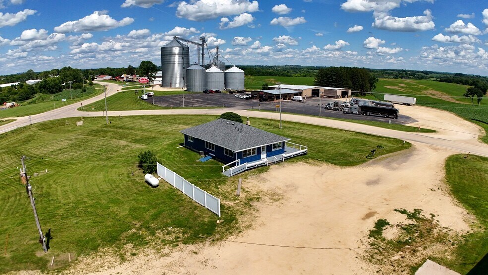 More Photos Of 674 County Road O, Mineral Point Warehouse For Sale