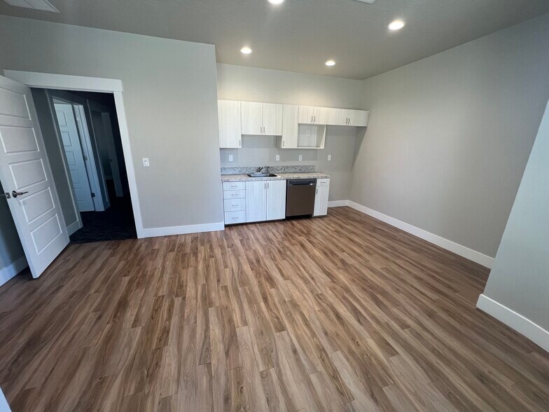 More Photos Of 1921 E Overland Rd, Meridian Office For Lease
