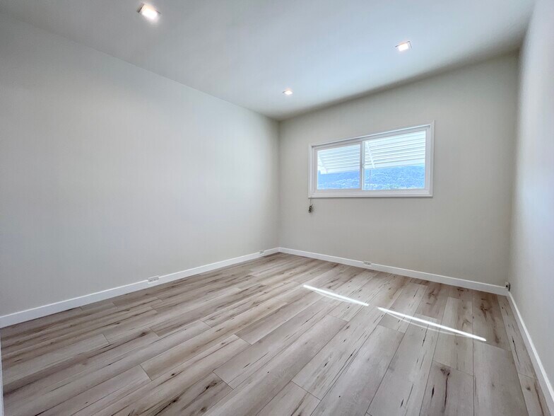 More Photos Of 3511 Market St, Glendale Office Residential For Lease