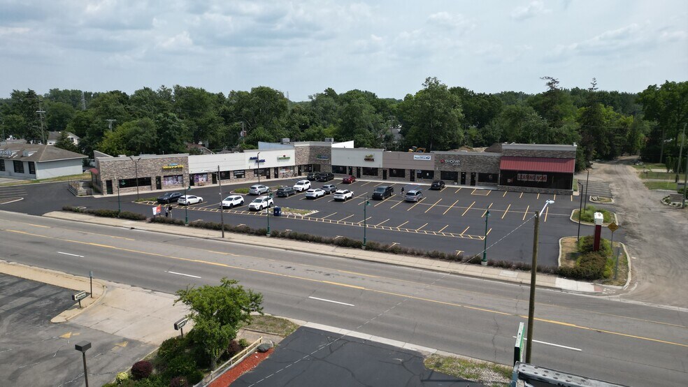 More Photos Of 2807-2867 Orchard Lake Rd, Sylvan Lake Unknown For Lease