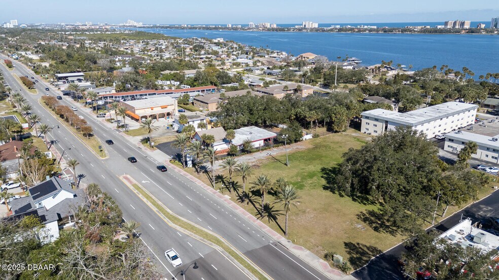 More Photos Of 1903 S Ridgewood Ave, Daytona Beach Bar For Sale