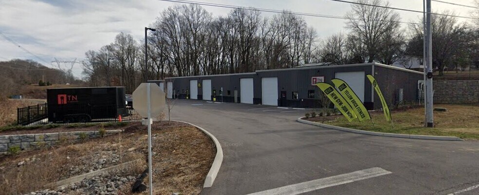 Primary Photo Of 1820 Highway 31 W, White House Warehouse For Lease
