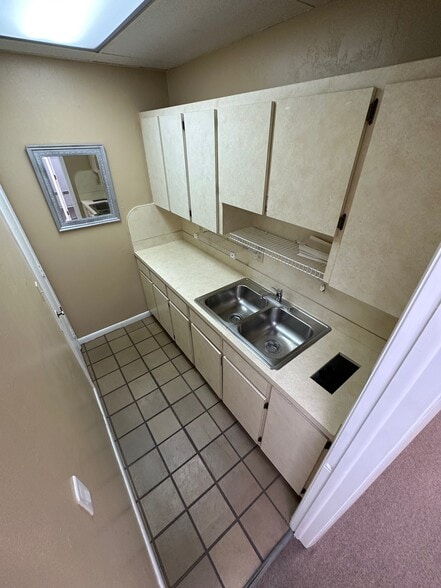 More Photos Of 923 Del Prado Blvd S, Cape Coral Medical For Lease