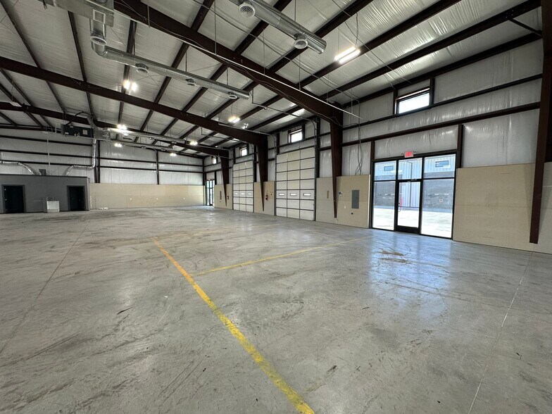 More Photos Of 13055 Harmon Rd, Fort Worth Warehouse For Lease