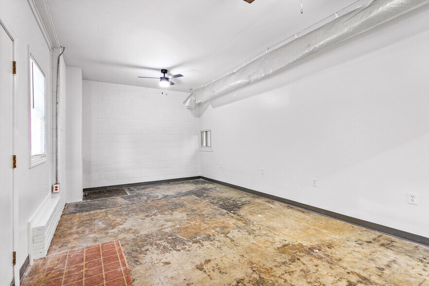 More Photos Of 504 Houston St, Greensboro Warehouse For Lease