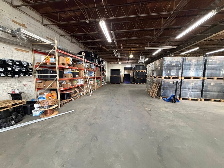 More Photos Of 3241-3249 NW 38th St, Miami Manufacturing For Sale