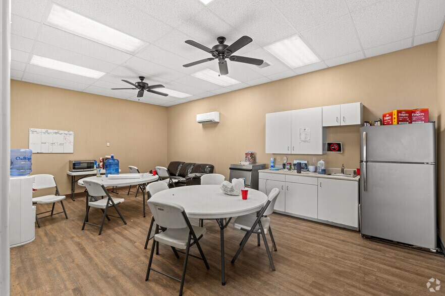 More Photos Of 7910 Interstate 20, Midland Service For Lease