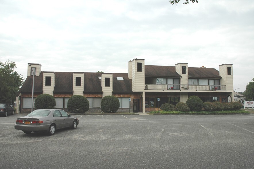 More Photos Of 24 Bellemeade Ave, Smithtown Storefront Retail Office For Lease