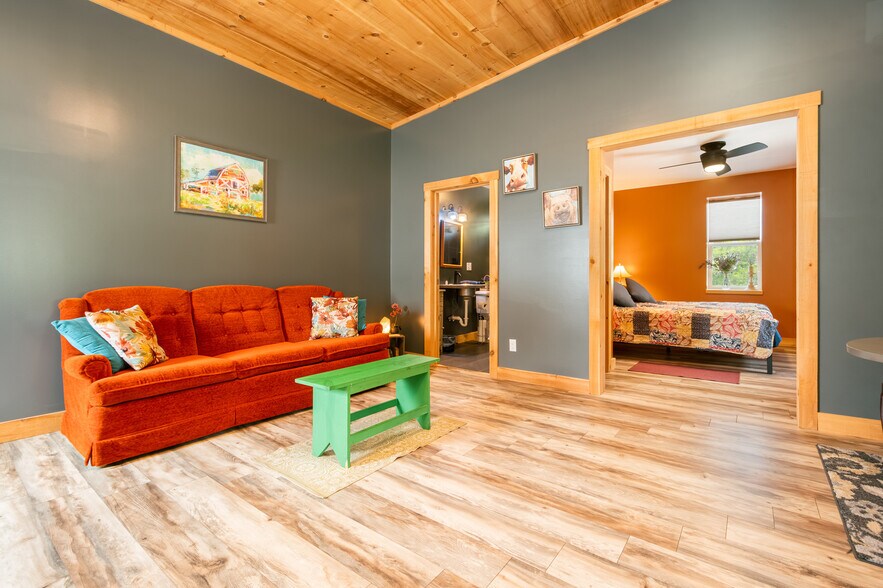 More Photos Of 541 Spruce St, Thomas Flex For Sale