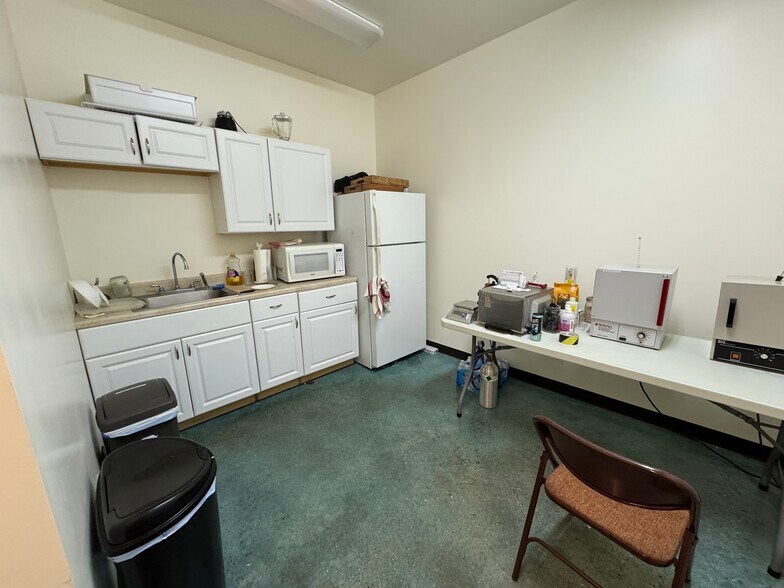 More Photos Of 5821 Femrite Dr, Madison Warehouse For Lease