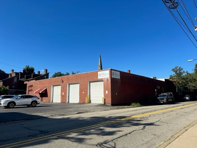 More Photos Of 939 W North Ave, Pittsburgh Light Distribution For Lease