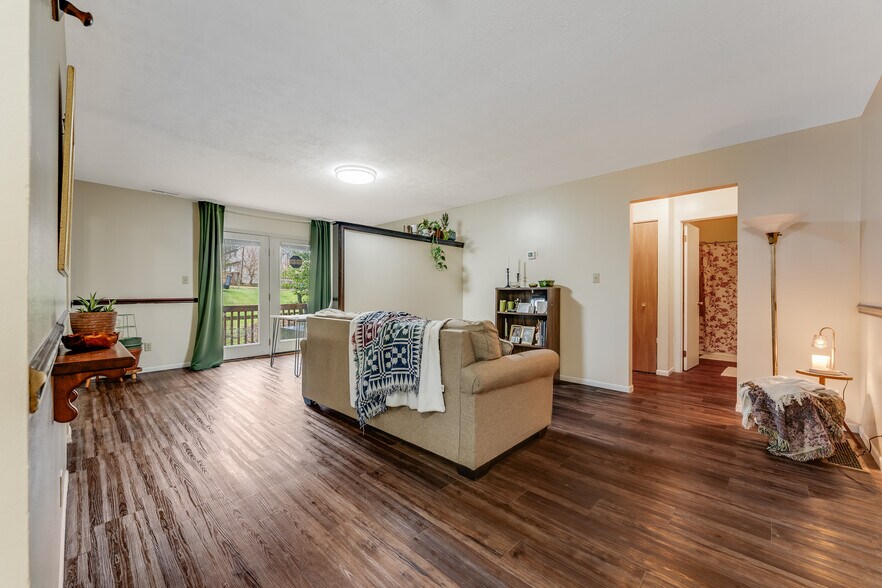 More Photos Of 940 Stewart St, Morgantown Apartments For Sale