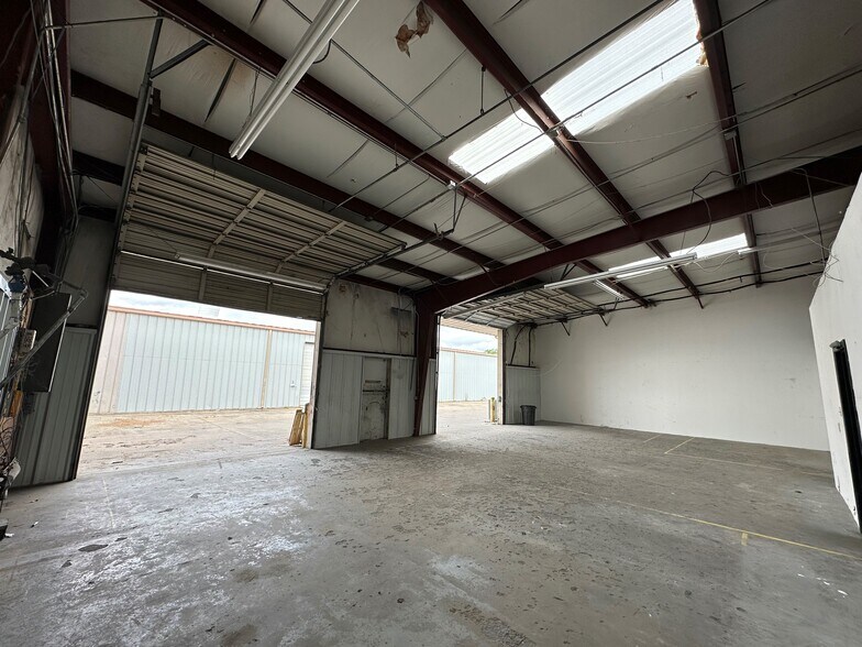More Photos Of 11437 Todd St, Houston Unknown For Lease
