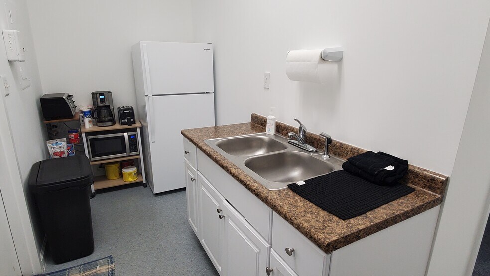 More Photos Of 10683 Ravenna Rd, Twinsburg Unknown For Lease