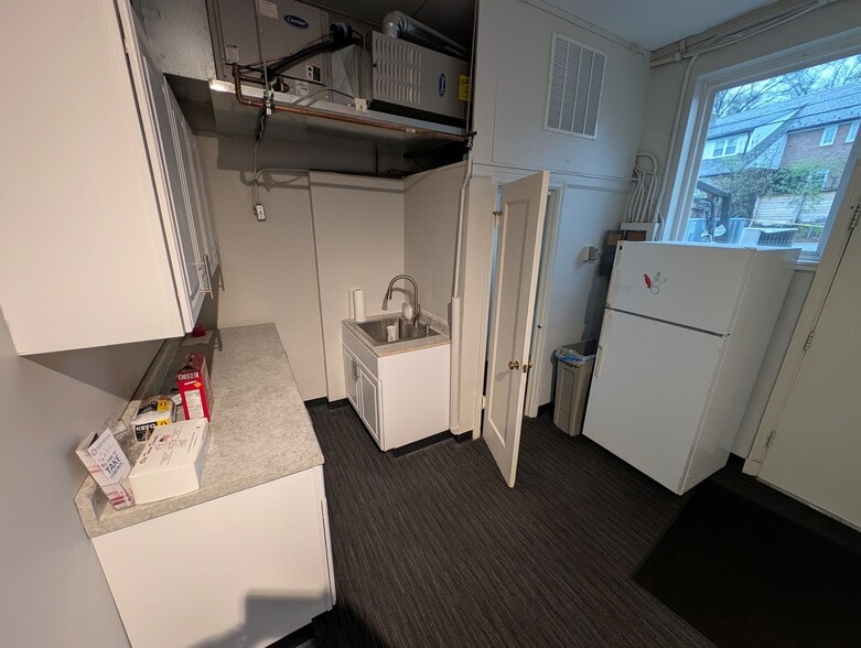 More Photos Of 7707-7709 Clayton Rd, Saint Louis Office For Lease