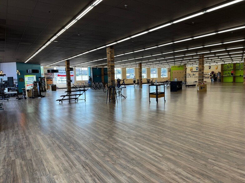 More Photos Of 235-293 Mid Rivers Mall Dr, Saint Peters General Retail For Lease