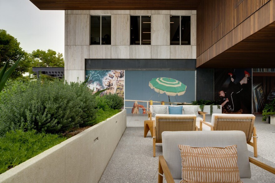 More Photos Of 11911 San Vicente Blvd, Los Angeles Office For Lease