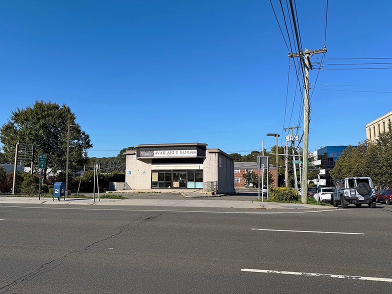 More Photos Of 24 Broadhollow Rd, Melville Convenience Store For Lease