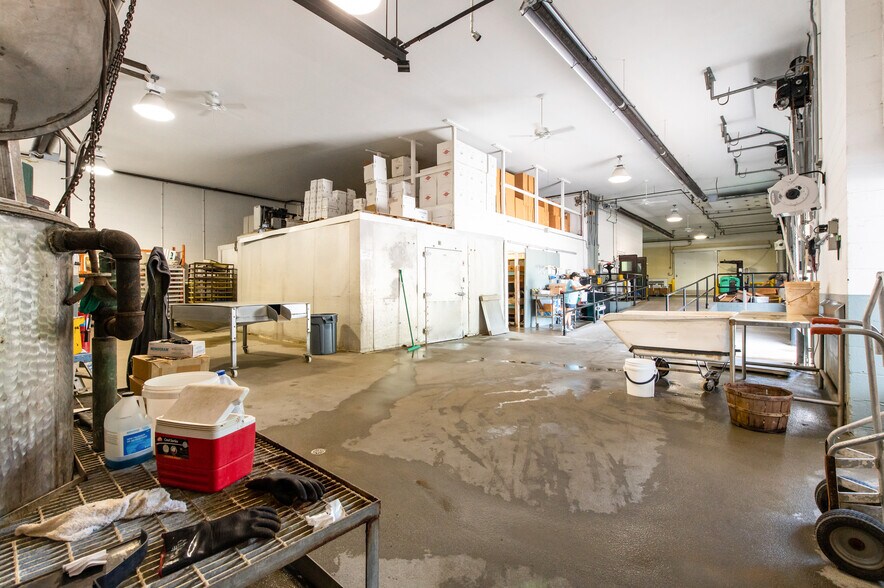 More Photos Of 16552 General Puller Hwy, Deltaville Specialty For Sale