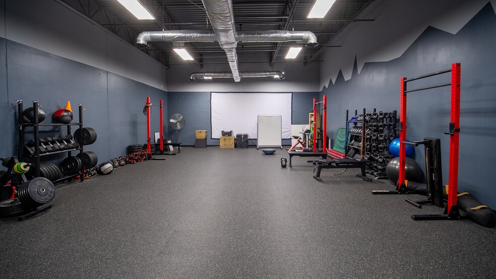 More Photos Of 2625 Highway 14 W, Rochester Flex For Lease
