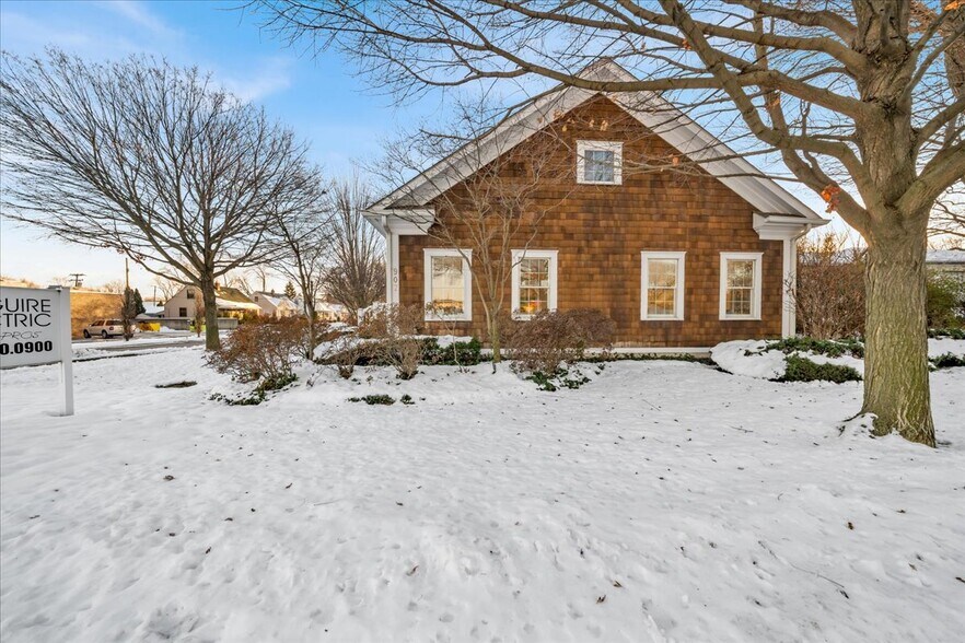 More Photos Of 907 W 14 Mile Rd, Clawson Office For Sale