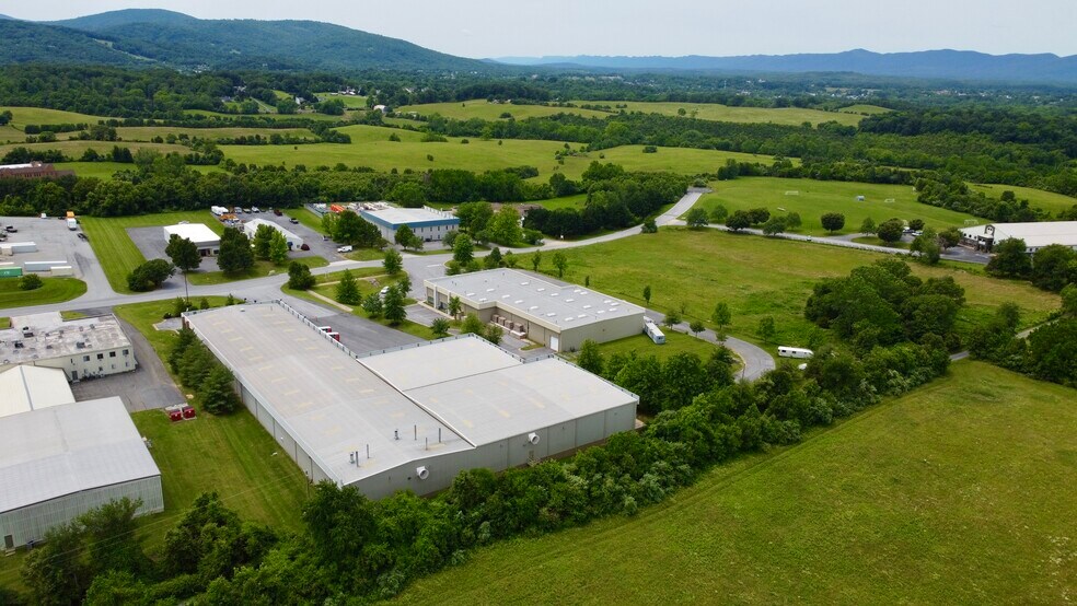 More Photos Of 1326 Progress Dr, Front Royal Flex For Sale