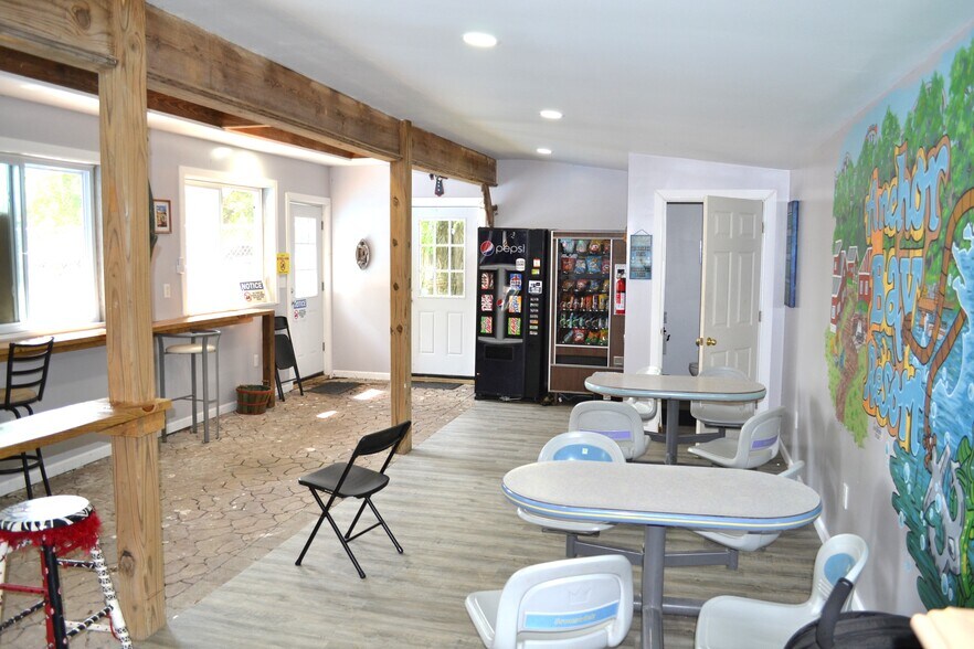 More Photos Of 2373 Untalulti Dr, Monticello Specialty For Sale