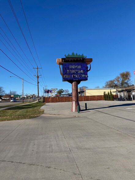 More Photos Of 340 W Northland Ave, Grand Chute Restaurant For Sale