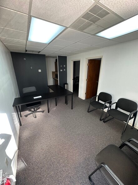 More Photos Of 14902 Winding Creek Ct, Tampa Medical For Lease