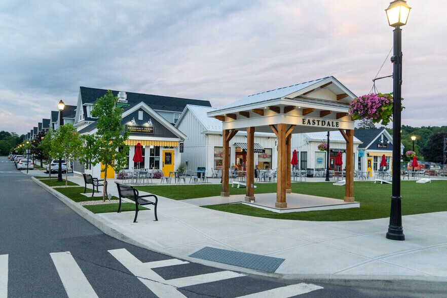 More Photos Of 949 Dutchess Tpke, Poughkeepsie Freestanding For Lease