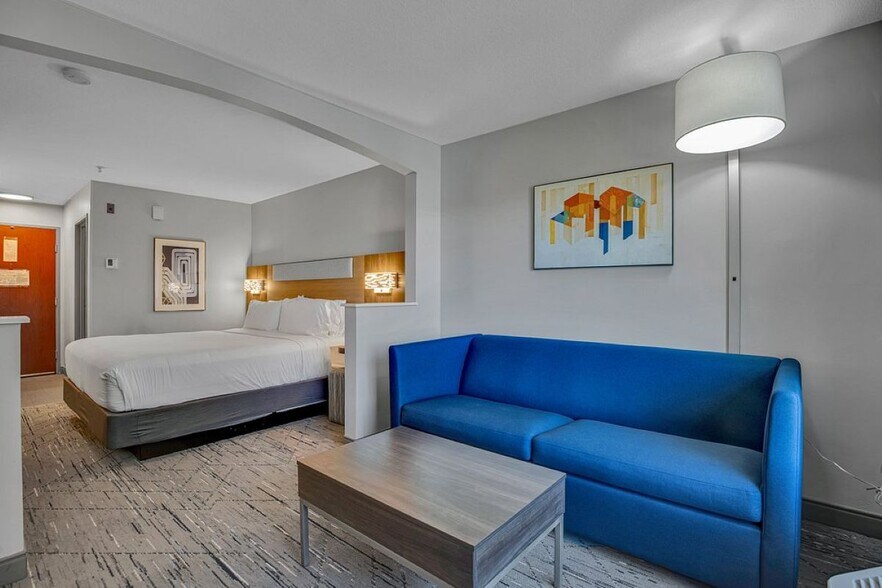 More Photos Of 2300 N Hayden Island Dr, Portland Hotel For Sale