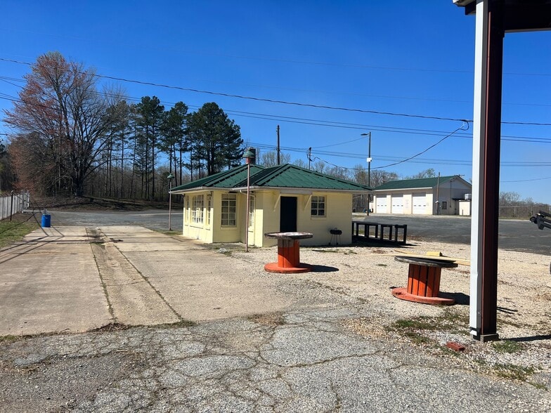More Photos Of 1625 N US Highway 29, Salisbury Flex For Sale