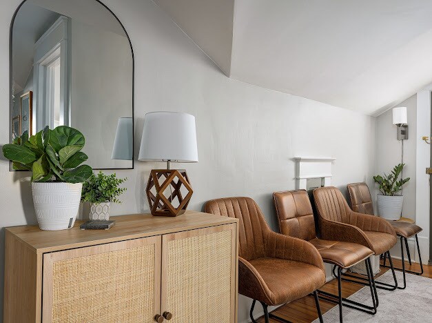 More Photos Of 200 W Parkway Ave, High Point Office Residential For Lease