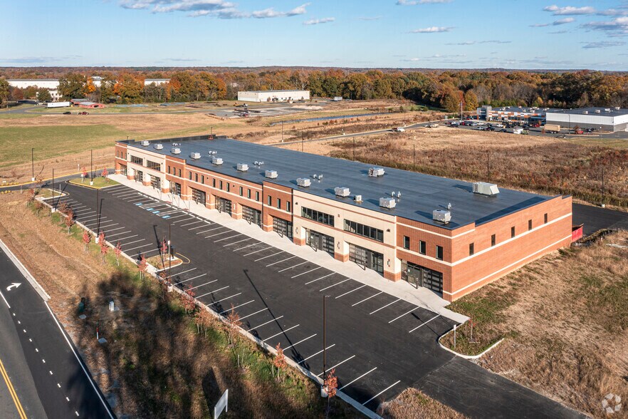 More Photos Of 514 Lansdowne Rd, Fredericksburg Flex For Lease