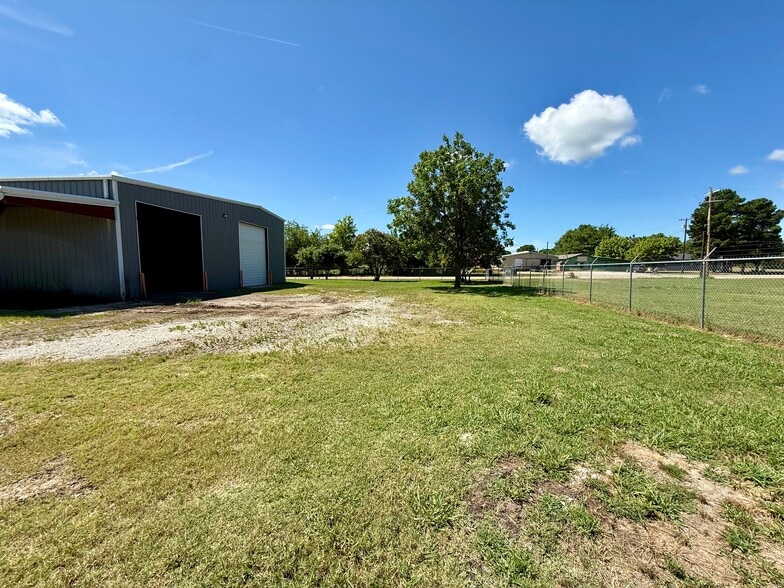 More Photos Of 836 Farm 71 rd, Talco Industrial For Sale