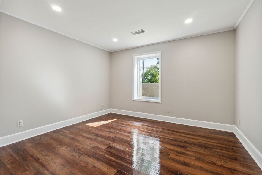 More Photos Of 37 Court St, Jasper Office For Sale