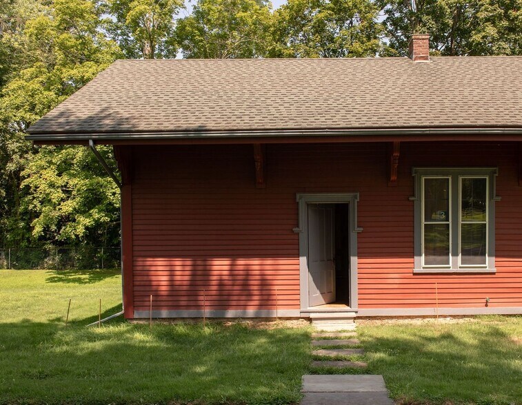 More Photos Of 33 Maple Ave, Claverack Flex For Sale