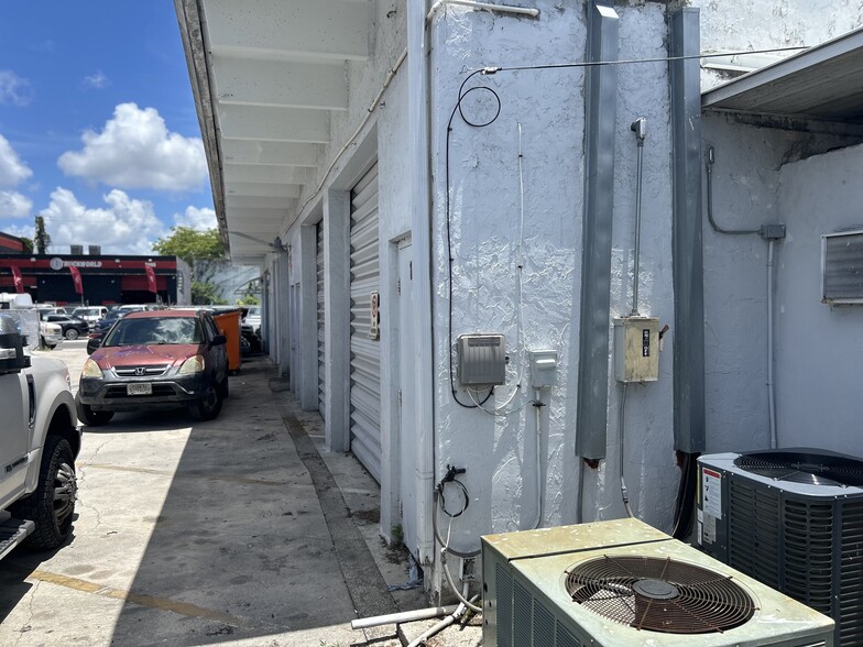 More Photos Of 5840-5846 Funston St, Hollywood Light Manufacturing For Lease