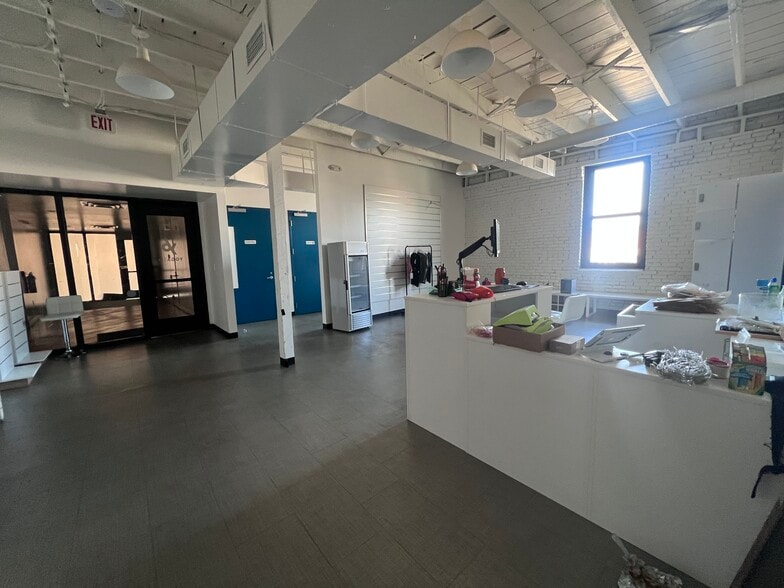 More Photos Of 372 S Main St, Memphis Storefront Retail Office For Sale