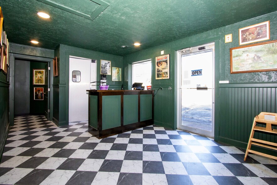 More Photos Of 1315 Cleveland Ave, Ashland General Retail For Sale