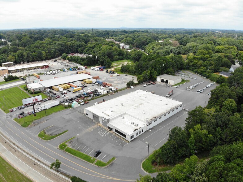 More Photos Of 900 S Thomasboro Dr, Charlotte Distribution For Lease