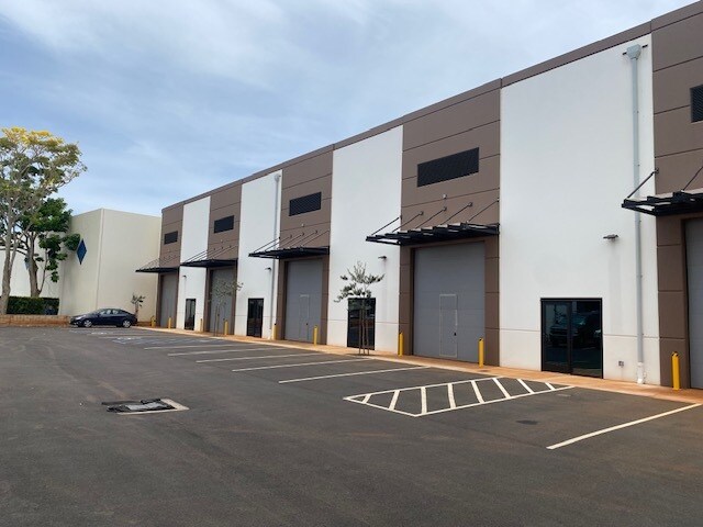 More Photos Of 94-1245 Halehana, Waipahu Service For Lease