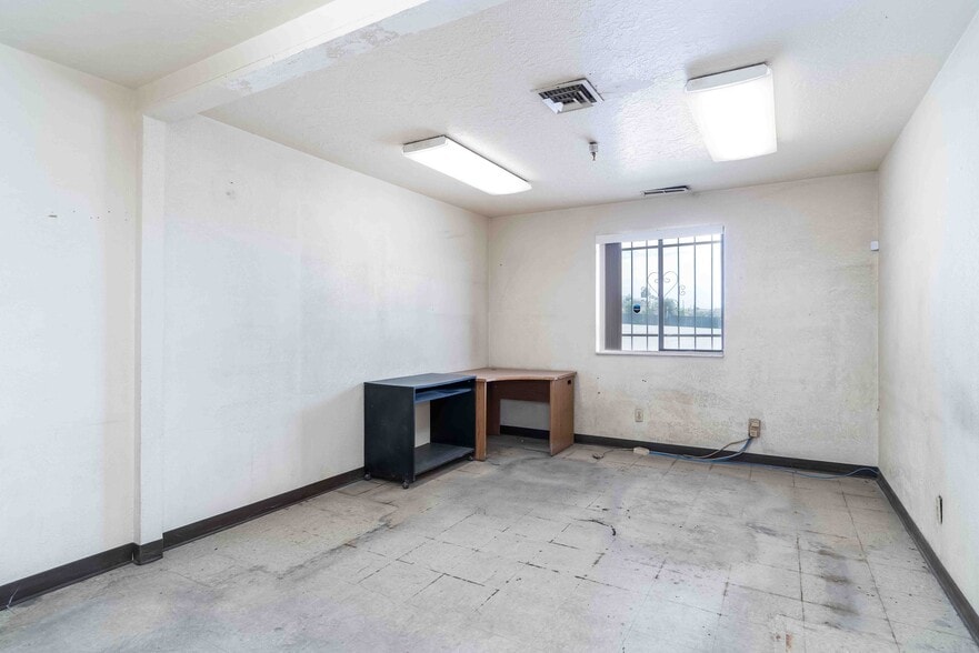 More Photos Of 7212 E Main St, Farmington Warehouse For Sale