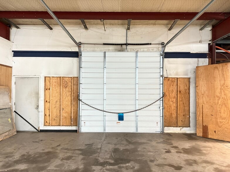More Photos Of 11104 N Lamar Blvd, Austin Showroom For Lease