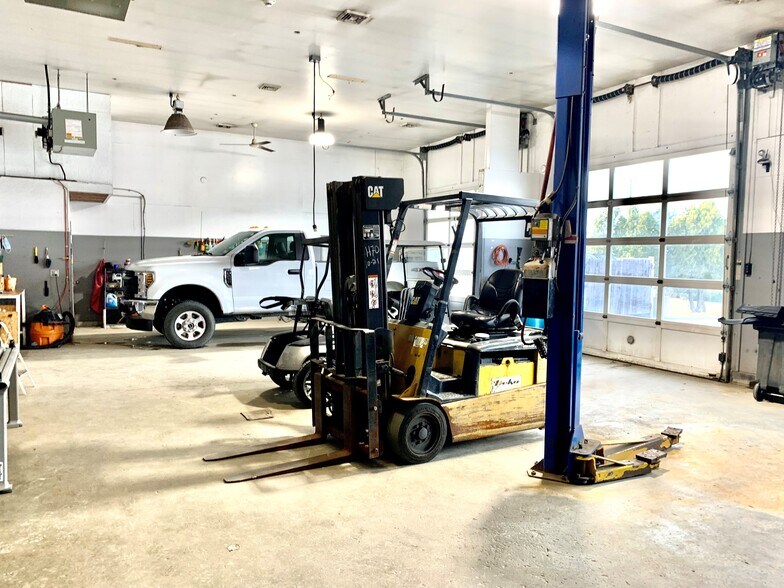 More Photos Of 451 Alfred St, Biddeford Auto Dealership For Sale