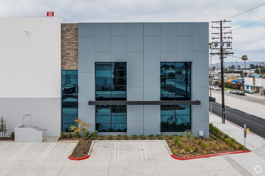 More Photos Of 112 W Alondra Blvd, Gardena Unknown For Lease