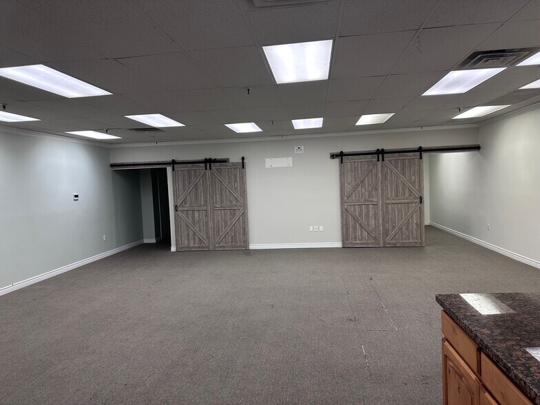 More Photos Of 644 E Union Sq, Sandy General Retail For Sale